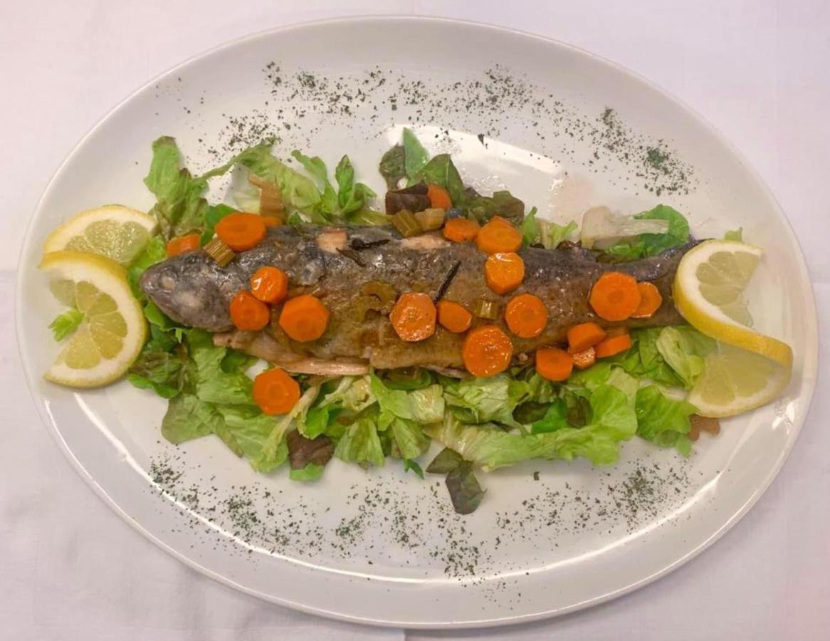 Ristorante Della Stazione Hotel Tegna Luaran gambar