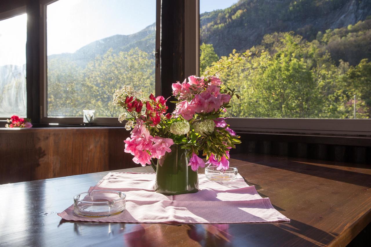 Ristorante Della Stazione Hotel Tegna Luaran gambar